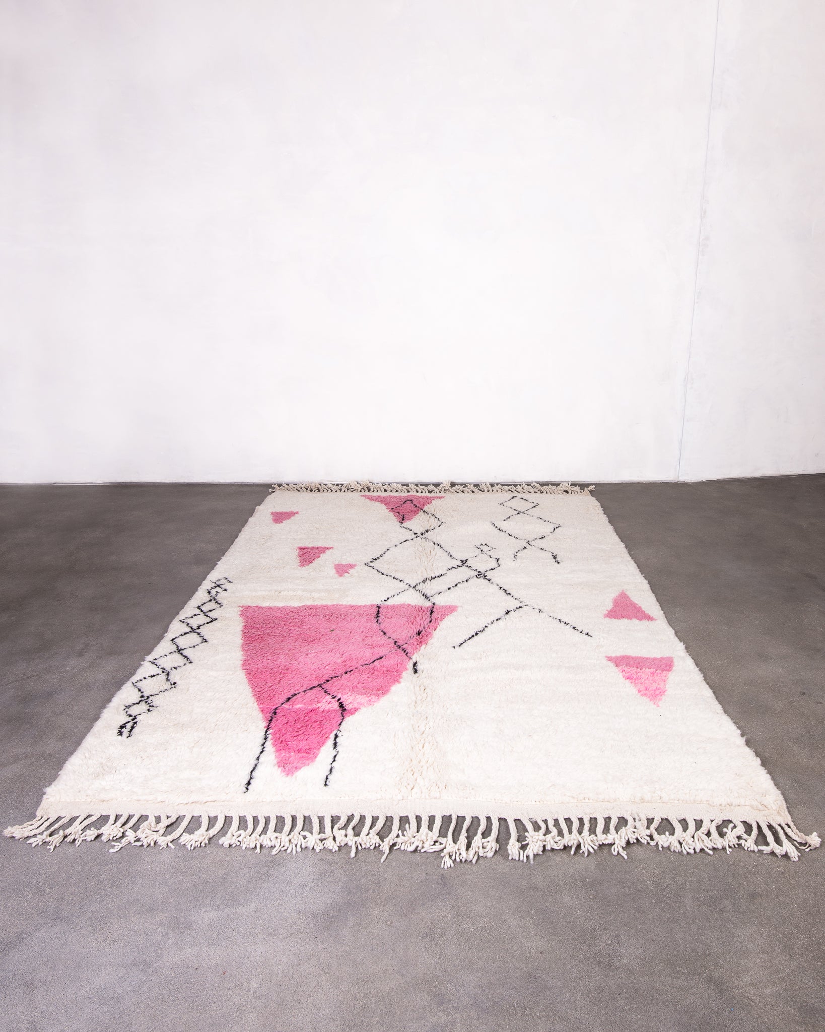 Modern designer handcrafted Berber rug from morocco Beniourain with beautiful colors and patterns